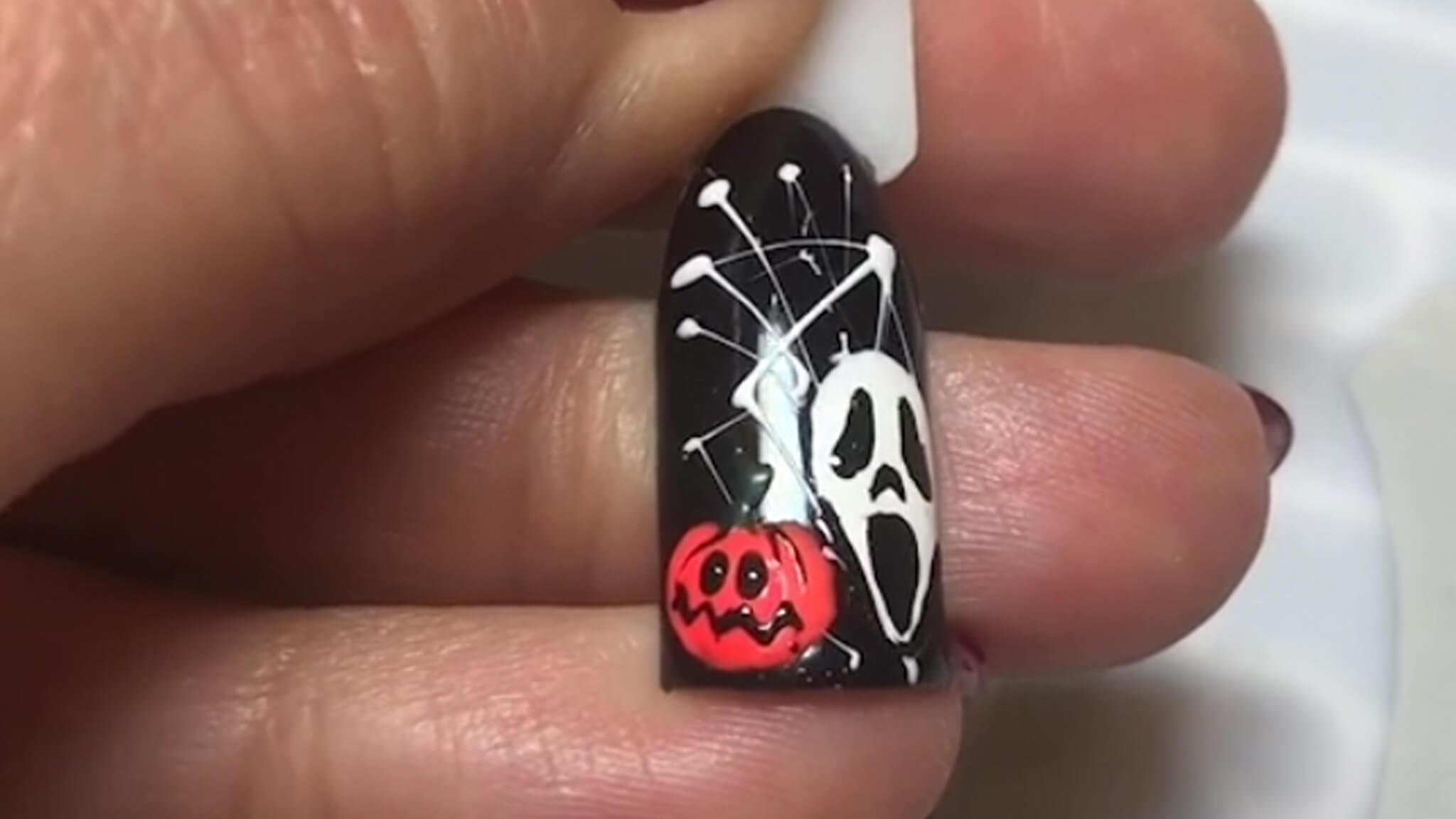 Pumpkin Scream Nails zu Halloween